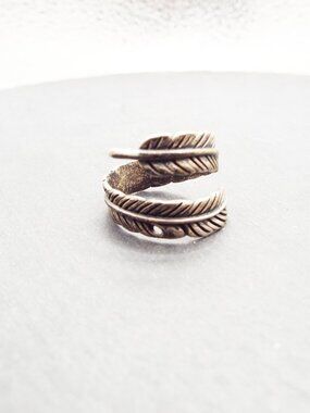 NATIVE AMERICAN STERLING EAGLE FEATHER WRAPPED AROUND YOUR FINGER SZ. 6 RING 40B